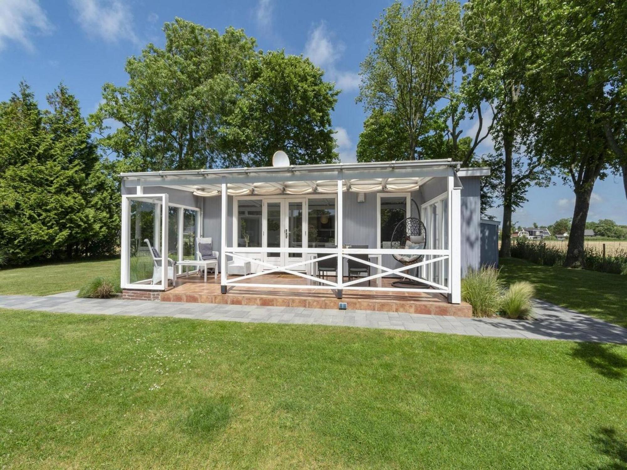Modern Holiday Home With Large Garden Sint Maartensvlotbrug Экстерьер фото